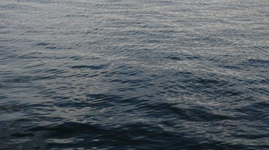 günbatımında deniz yüzeyi