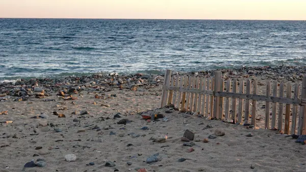 Deniz Kenarındaki Ahşap Çit — Stok fotoğraf