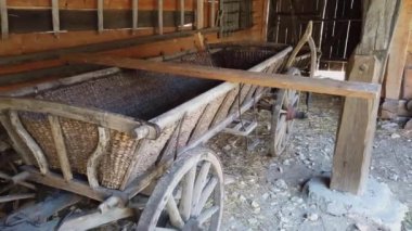 Avrupa 'da bir köyde Old Cart