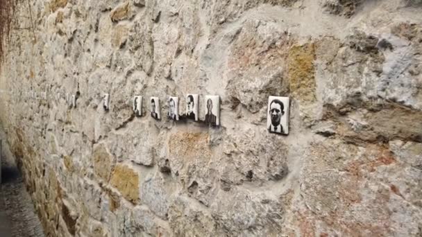 Dinding Kenangan untuk Korban Holocaust dengan Foto — Stok Video