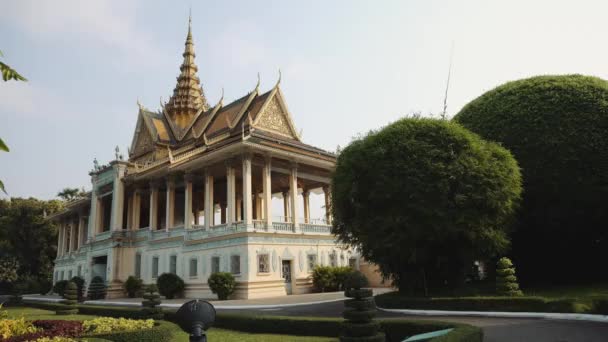 Exterior Of The Royal Palace In The Phnom Penh, Cambodia, Asia (dalam bahasa Inggris). 4K — Stok Video