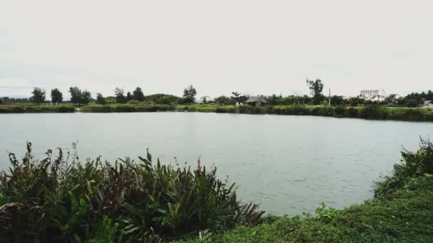 Красивое озеро во Вьетнаме — стоковое видео
