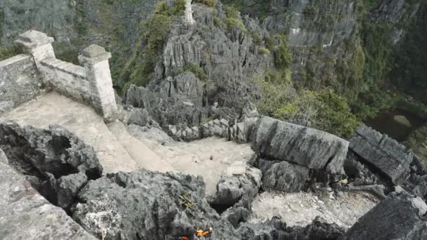 Un vieil escalier en pierre. Vietnam Asie — Video