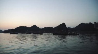 Cat Ba Adası ve Halong Körfezi, Vietnam
