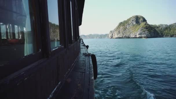 Вид на залив Халонг во Вьетнаме — стоковое видео
