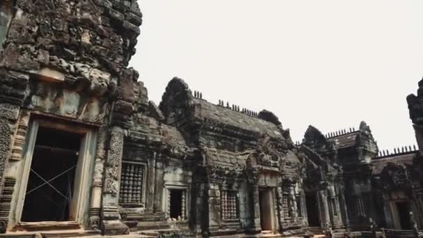 Siem Reap, Kamboçya. Angkor Wat tapınağının kalıntıları.. — Stok video