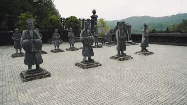 Hue city, Βιετνάμ: αγάλματα στον Τάφο Khai Dinh στο Hue, Βιετνάμ. Μνημείο Παγκόσμιας Κληρονομιάς της UNESCO. — Αρχείο Βίντεο
