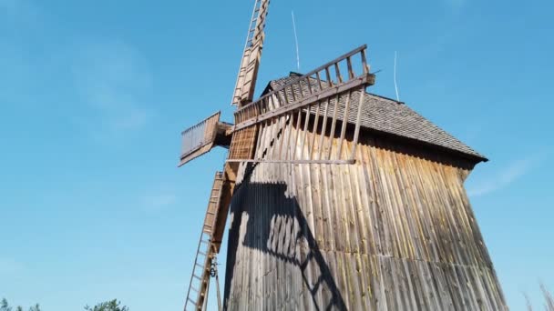 传统的老波兰乡村风车 — 图库视频影像
