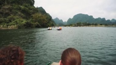 Vietnam 'ın Ninh Binh Bölgesi' ndeki Manzaralı Dağlar