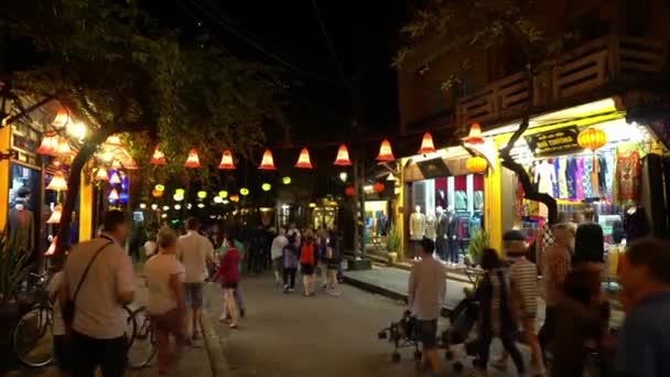 Rua Noite Decorada com Lanternas Brilhantes. Hoian Vietname — Vídeo de Stock