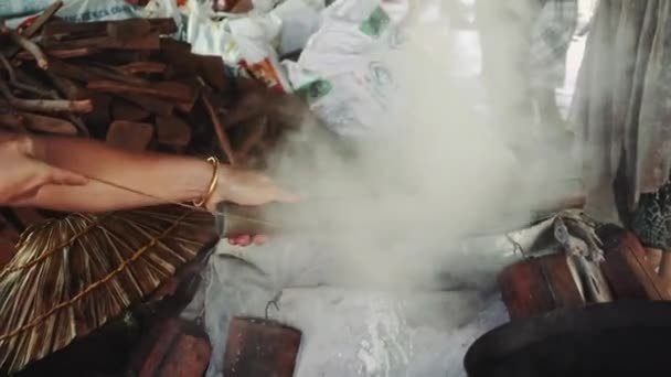 Produkcja papieru ryżowego w Wietnamie 4k — Wideo stockowe