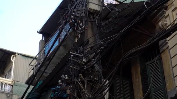 ハノイ市内の送電線電気ケーブル,ベトナム. — ストック動画
