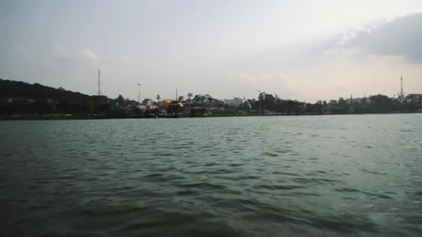 Красивое озеро Далат, Вьетнам — стоковое видео