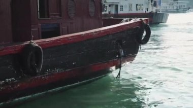 Turist Gemi Gemisi Halong Körfezi 'nde, Cat Ba Adası Vietnam' da