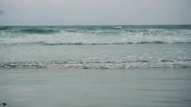 Deniz dalgaları ve fırtına