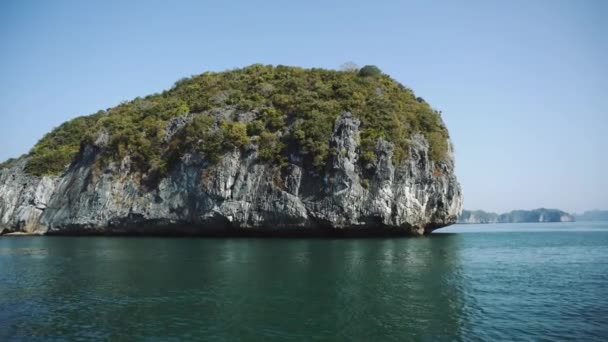 Panoramautsikt över Halong Bay Vietnam — Stockvideo