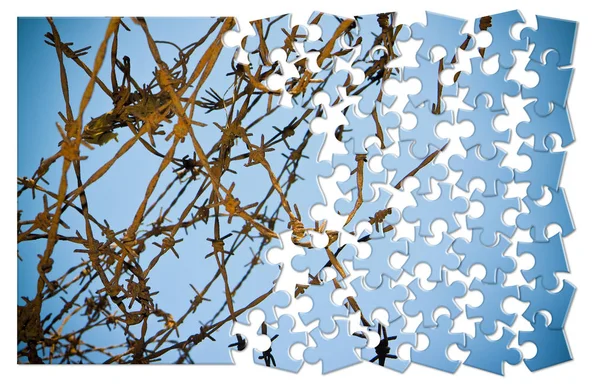 Звільніть Себе Від Концепт Зображення Колючим Дротом Формі Головоломки — стокове фото