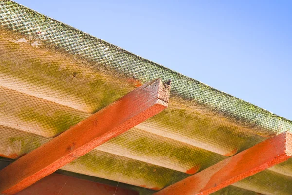 Cabane Bois Avec Toit Amiante Dangereux — Photo