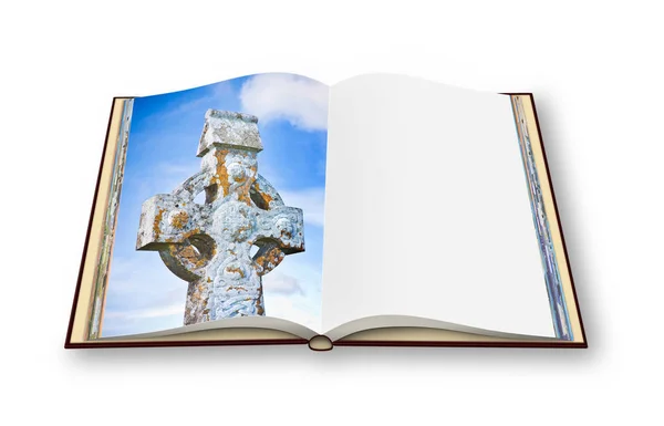 Render Otwarty Fotoksiążki Izolowana Białym Tle Celtic Rzeźbiony Kamienny Krzyż — Zdjęcie stockowe