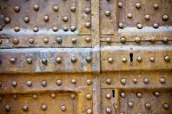 Porta Metal Fechada Velha Conceito Segurança Proteção Imagem Tonificada — Fotografia de Stock