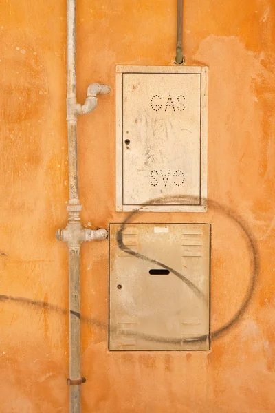 Προστατευτικό Μεταλλικό Κουτί Του Μετρητή Αερίου Μια Συγκυριαρχία Χτίζοντας Ιταλία — Φωτογραφία Αρχείου