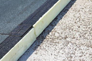 Bir Beton Şap - kopya alanı ile görüntü altında su geçirmez membran çatı ısı yalıtım polistiren panelleri ile kaplı