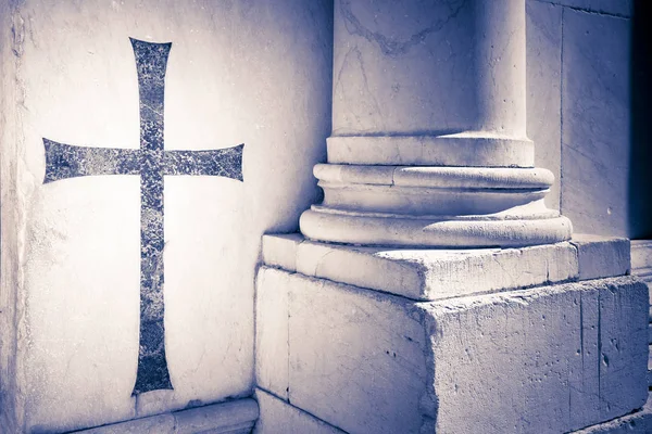 Przydrożny Krzyż Inkrustowaną Marmurowe Ściany Katedra Lucce Toskania Włochy Stonowanych — Zdjęcie stockowe