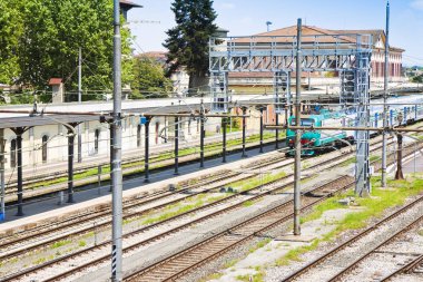 Eski tren İtalyan istasyonu (İtalya, Toskana, Lucca)