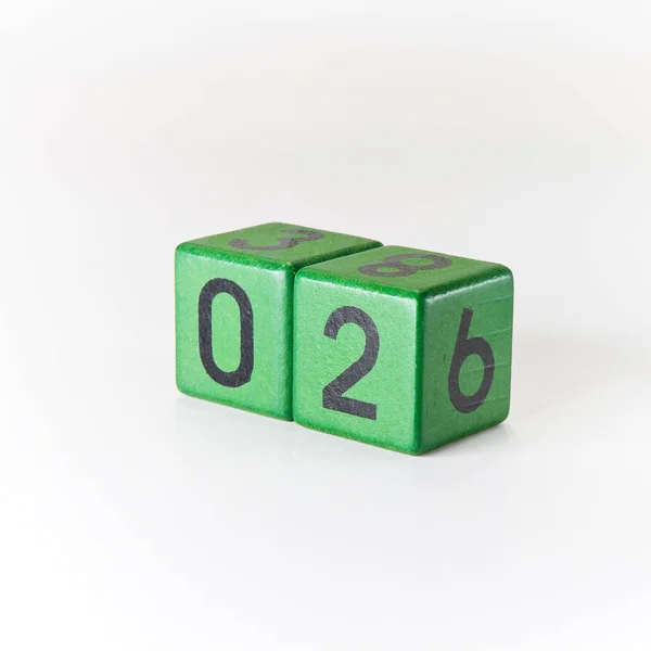 Nummer Twee Geschreven Een Houten Groene Cub — Stockfoto