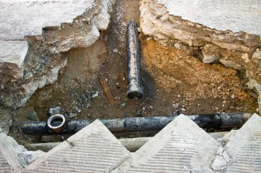 Yol onarım bir taş yol