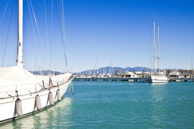 Küçük dere bir Marina (yeni Marina Pisa - Tuscany - İtalya)