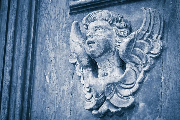 Escultura de um anjo de madeira - mais de 100 anos - imagem wi — Fotografia de Stock