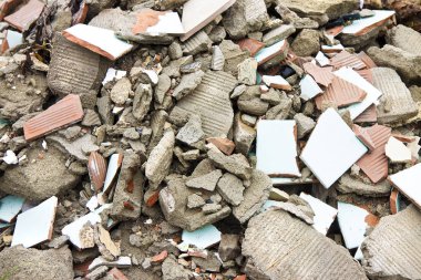 Bir binanın yıkılması sonra enkaz