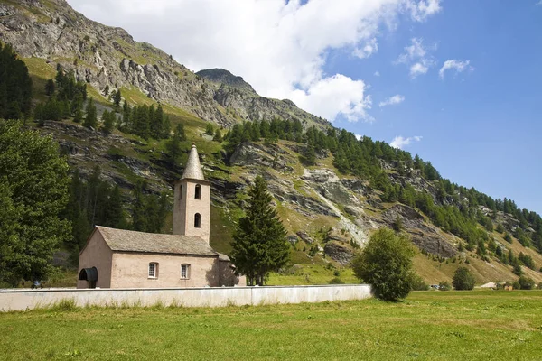 Kirchlein rund um den See - Oberengadinental - Schwäbische Post — Stockfoto