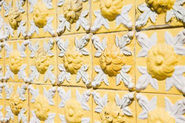 Sarı seramik (Portug ile tipik Portekizce süslemeleri