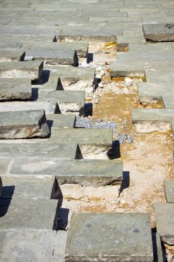 Oyma taş bloklardan yapılmış tipik Toskana kaldırımı