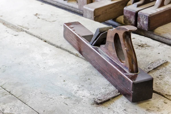 Λεπτομέρεια ενός παλιού ξύλινων πλάνων για τον ξυλουργό — Φωτογραφία Αρχείου