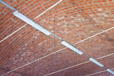 Bir depo kullanılan bir binanın beşik tonoz