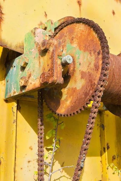 Old rusty cogwheel  - concept image — Stock Photo, Image