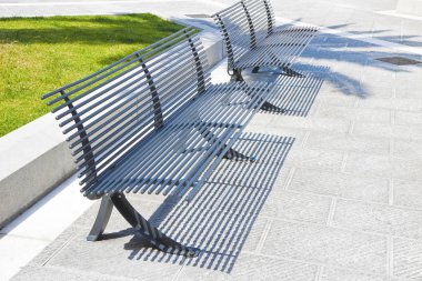 İtalyan bir yaya bölgesinde taş bloklar ile yapılan yeni parke 