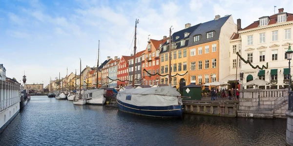 Panoramatický výhled na Nyhavn během vánočních svátků s — Stock fotografie