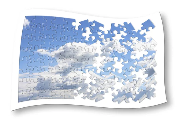 Obrazek koncepcyjny zmiany klimatu z pochmurnego nieba w puzzle kształt — Zdjęcie stockowe