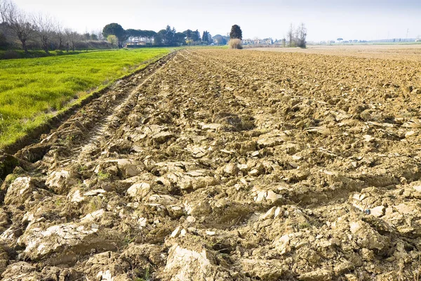 Detail van een geploegd veld in Toscane platteland (Italië)-ruimte f — Stockfoto