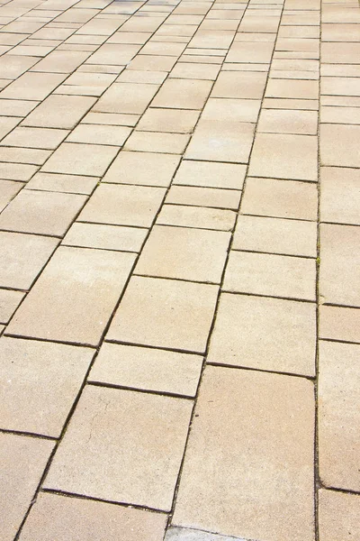 Nuova pavimentazione realizzata con blocchi di pietra colorati — Foto Stock