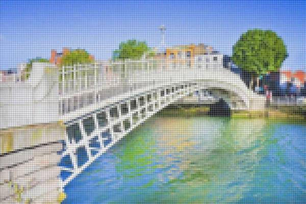 Die berühmteste Brücke Dublins, die "Half Penny Bridge" — Stockfoto