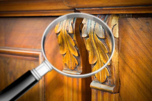 Detail of an antique wooden italian furniture just restored with — Stock Image Detail of an antique wooden italian furniture just restored with Stock Photo