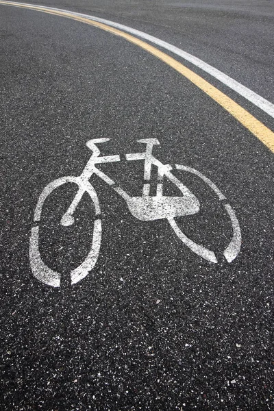 Radweg - Fahrradsilhouette auf den Asphalt gezeichnet — Stockfoto