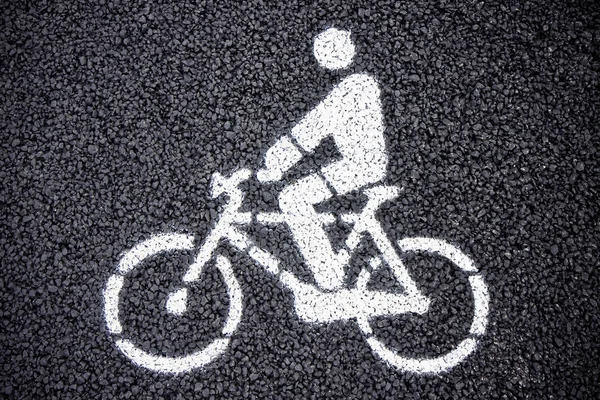 Bicicleta sinal de estrada no asfalto preto — Fotografia de Stock