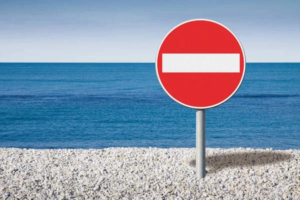 Zwemmen verbod - concept afbeelding met verkeersbord — Stockfoto