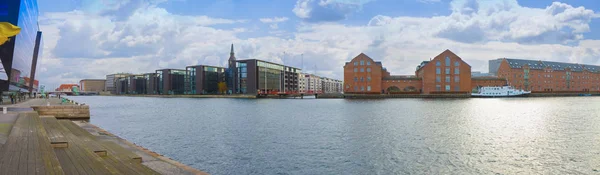 Vista panorâmica da margem leste do rio Copenhague com o — Fotografia de Stock